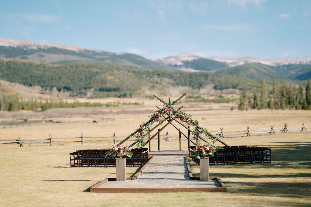 beautiful rustic outdoor ceremony space at Devil's Thumb