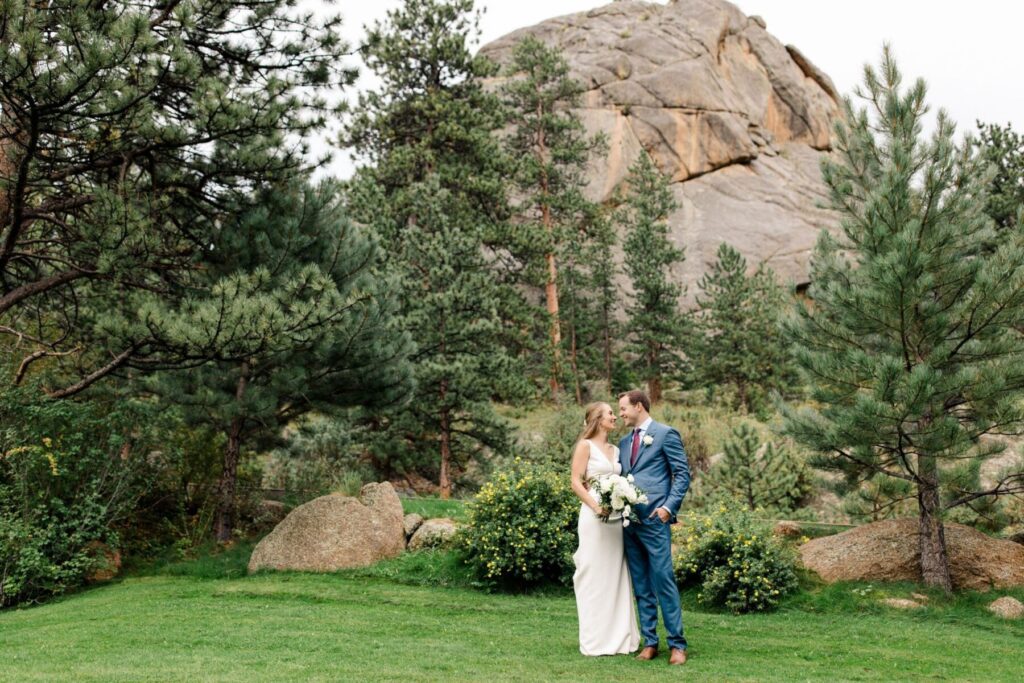 outdoor photo of Black Canyon Inn wedding couple